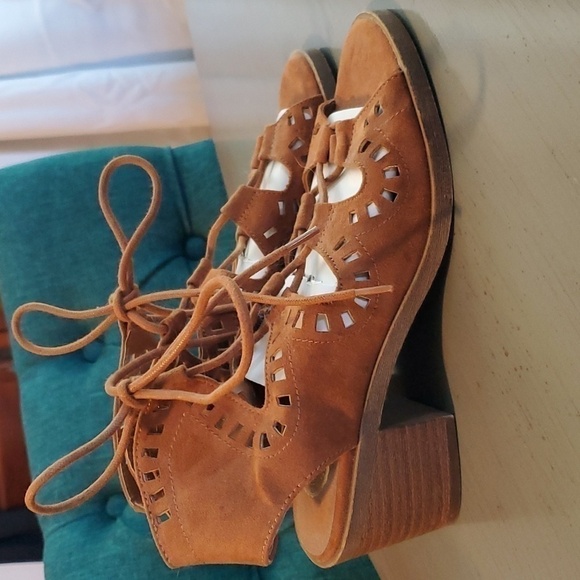 SO-  Lace Up Cut Out Block Heels Cage Sandal Brown Faux Suede Boho NEW! Sz.7 - Picture 4 of 7